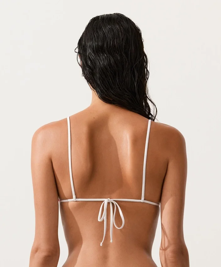 Top de bikini triunghiular cu dungi croșetate Top de bikini triunghiular cu dungi croșetate