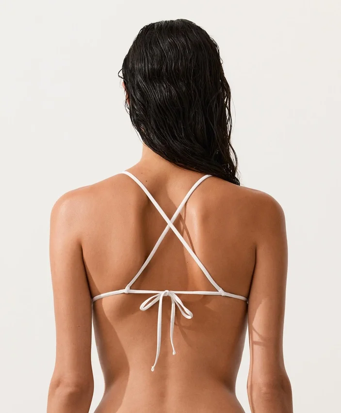 Top de bikini triunghiular cu dungi croșetate Top de bikini triunghiular cu dungi croșetate