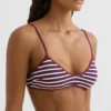 Top de bikini triunghiular cu dungi texturate Top de bikini triunghiular cu dungi texturate