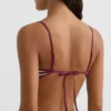 Top de bikini triunghiular cu dungi texturate Top de bikini triunghiular cu dungi texturate