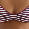 Top de bikini triunghiular cu dungi texturate Top de bikini triunghiular cu dungi texturate