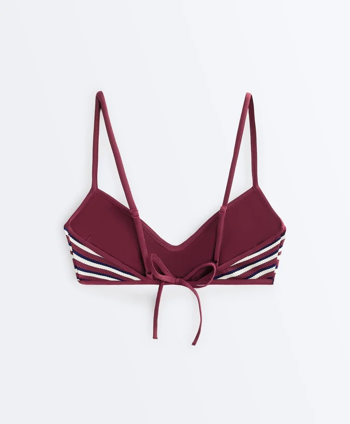Top de bikini triunghiular cu dungi texturate Top de bikini triunghiular cu dungi texturate