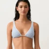Top de bikini triunghiular cu textură în dungi și decolteu halter