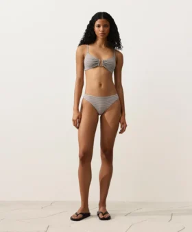 Topuri de bikini triunghiulare cu dungi Topuri de bikini triunghiulare cu dungi