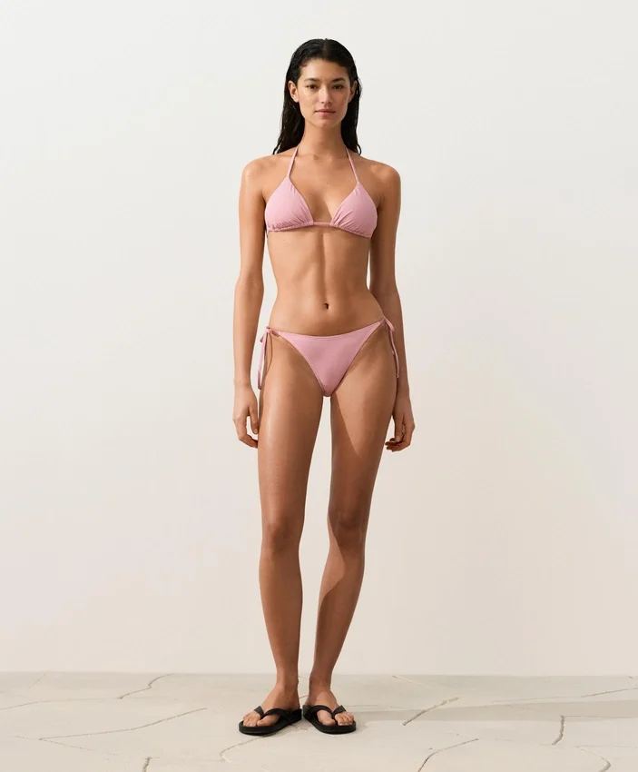 Topuri de bikini triunghiulare cu dungi Topuri de bikini triunghiulare cu dungi