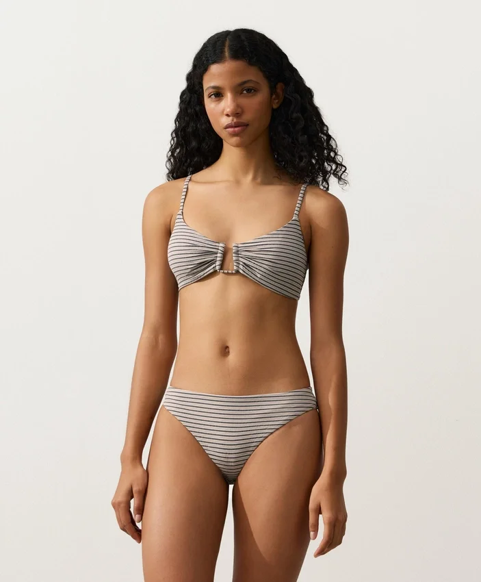 Topuri de bikini triunghiulare cu dungi Topuri de bikini triunghiulare cu dungi