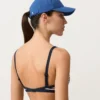 Topuri de bikini triunghiulare cu dungi texturate Topuri de bikini triunghiulare cu dungi texturate
