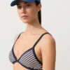 Topuri de bikini triunghiulare cu dungi texturate Topuri de bikini triunghiulare cu dungi texturate