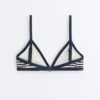 Topuri de bikini triunghiulare cu dungi texturate Topuri de bikini triunghiulare cu dungi texturate