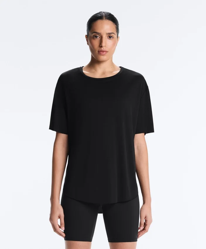 Tricou cu mâneci scurte din amestec de modal, cu tiv rotunjit în spate Tricou cu mâneci scurte din amestec de modal, cu tiv rotunjit în spate