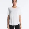 Tricou cu mâneci scurte din amestec de modal, cu tiv rotunjit în spate Tricou cu mâneci scurte din amestec de modal, cu tiv rotunjit în spate