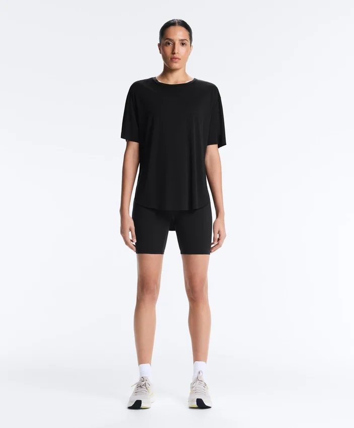 Tricou cu mâneci scurte din amestec de modal, cu tiv rotunjit în spate Tricou cu mâneci scurte din amestec de modal, cu tiv rotunjit în spate