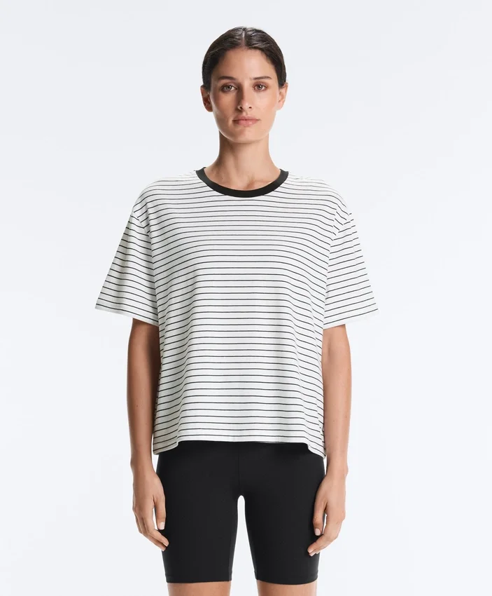 Tricou drept, cu mâneci scurte, din amestec de bumbac, cu dungi Tricou drept, cu mâneci scurte, din amestec de bumbac, cu dungi