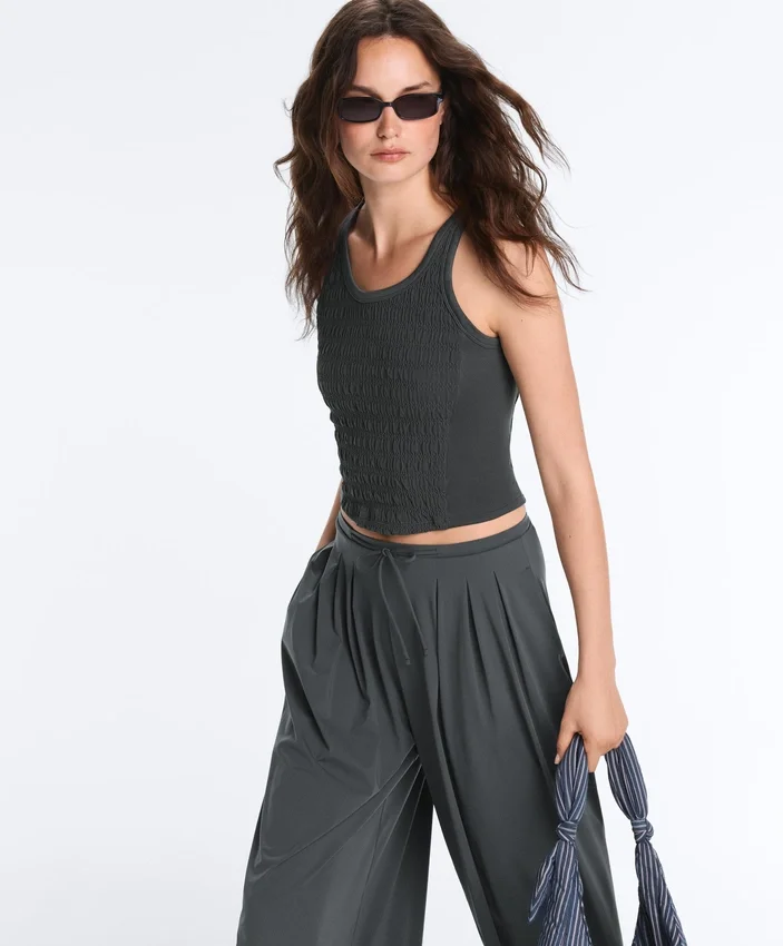 Tricou fără mâneci, fără cusături, cu smocuri Tricou fără mâneci, fără cusături, cu smocuri