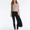 Tricou mulat cu mâneci scurte din material cu nervuri din modal pentru pantaloni scurți Tricou mulat cu mâneci scurte din material cu nervuri din modal pentru pantaloni scurți