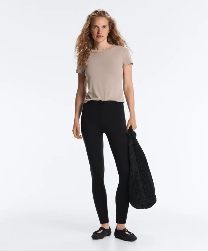 Tricou mulat cu mâneci scurte din material cu nervuri din modal pentru pantaloni scurți Tricou mulat cu mâneci scurte din material cu nervuri din modal pentru pantaloni scurți