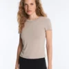 Tricou mulat cu mâneci scurte din material cu nervuri din modal pentru pantaloni scurți Tricou mulat cu mâneci scurte din material cu nervuri din modal pentru pantaloni scurți
