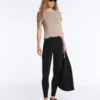 Tricou mulat cu mâneci scurte din material cu nervuri din modal pentru pantaloni scurți Tricou mulat cu mâneci scurte din material cu nervuri din modal pentru pantaloni scurți