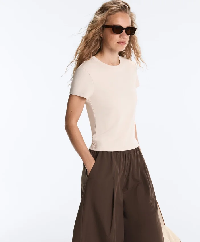 Tricou mulat cu mâneci scurte din material cu nervuri din modal pentru pantaloni scurți Tricou mulat cu mâneci scurte din material cu nervuri din modal pentru pantaloni scurți