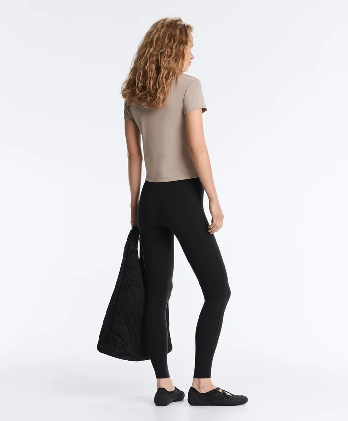 Tricou mulat cu mâneci scurte din material cu nervuri din modal pentru pantaloni scurți Tricou mulat cu mâneci scurte din material cu nervuri din modal pentru pantaloni scurți