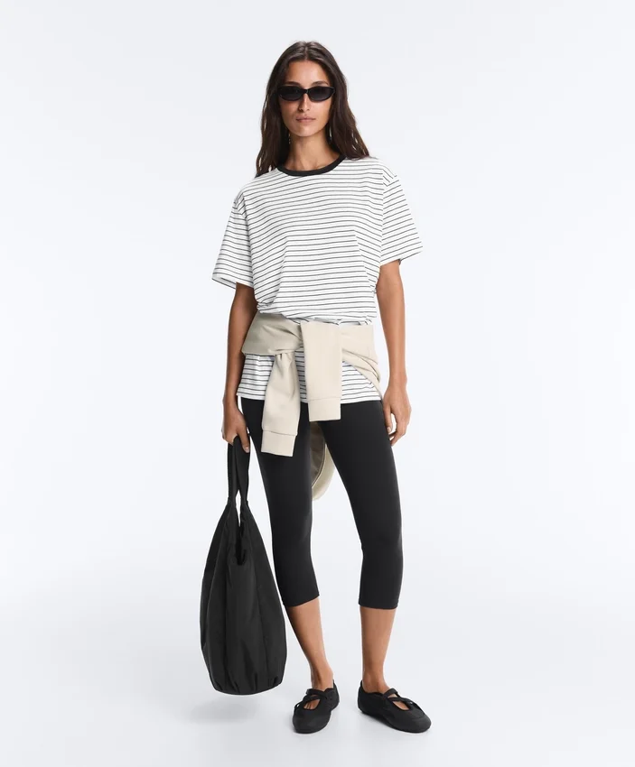Tricou oversize cu mâneci scurte din amestec de bumbac, cu dungi contrastante Tricou oversize cu mâneci scurte din amestec de bumbac, cu dungi contrastante