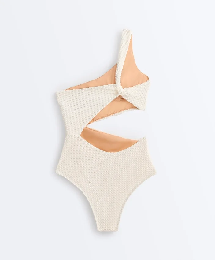 Trikini asimetric cu croșetat tip bule Trikini asimetric cu croșetat tip bule