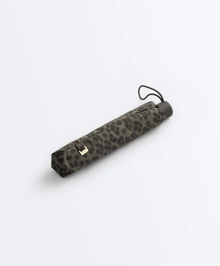 Umbrelă ușoară cu imprimeu leopard Umbrelă ușoară cu imprimeu leopard